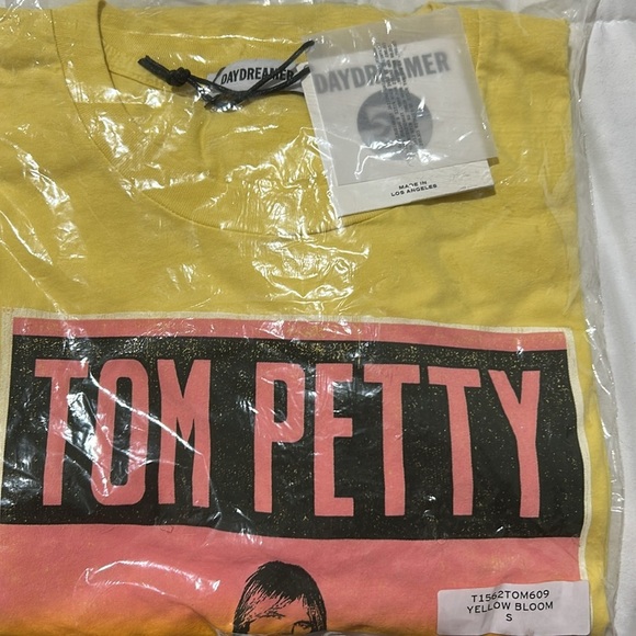 NWT daydreamer Tom Petty Full Moon Fever yellow oversized T sz small - Picture 5 of 5